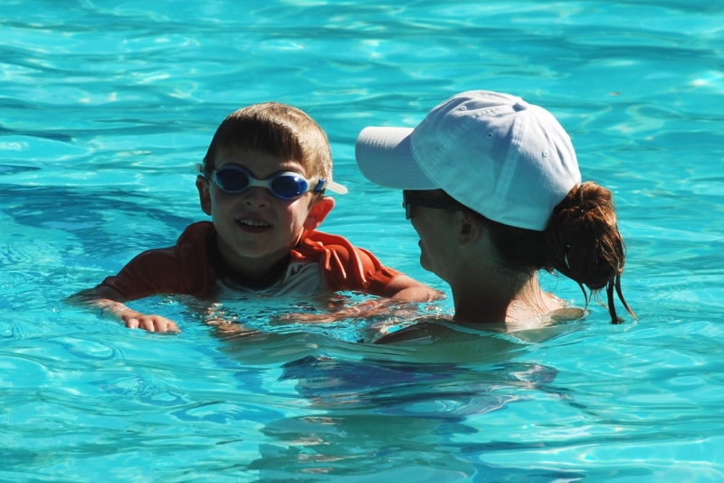 2009-08-20-18 IAN SWIM LESSON.jpg